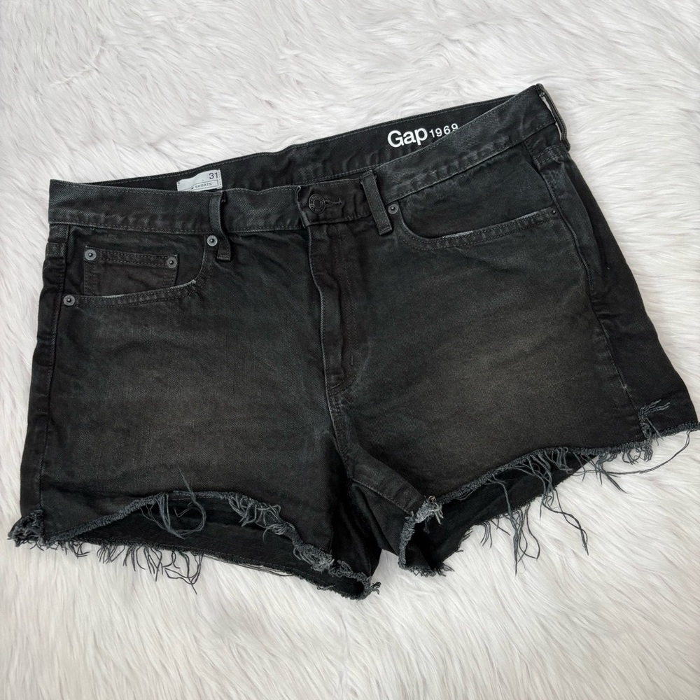 GAP Black Denim Cut Off “Slim Shorts” Size 31 Black Mid Rise Cotton Blend‎ 3”